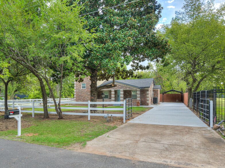 Building Photo - 2100 N Saint Luke Ave