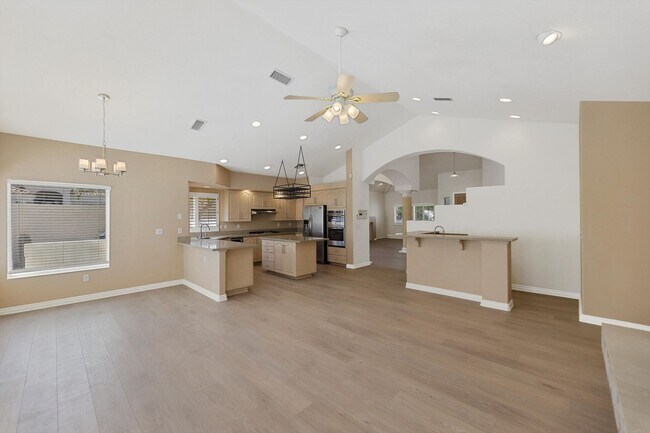 Building Photo - 8133 Horizon Lake Dr