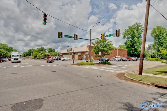 Building Photo - 1328 Oshaughnessy Ave NE