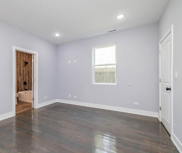 Building Photo - 6334 S Langley Ave