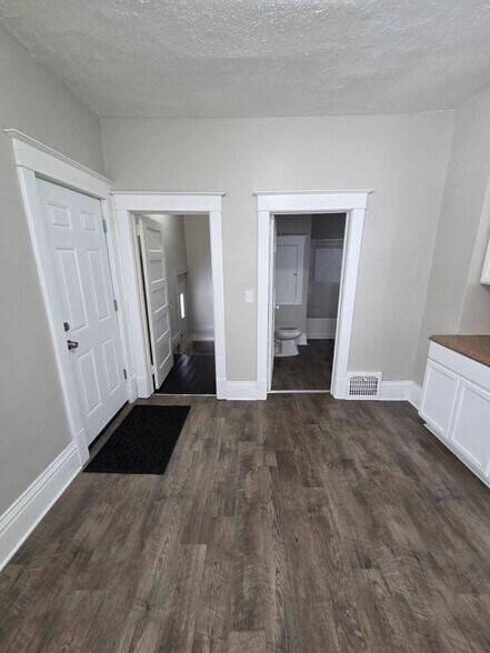 Building Photo - 295 Mason Ave