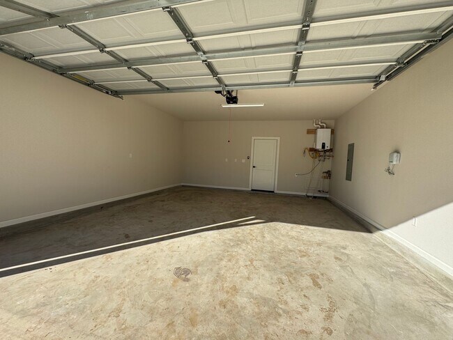 Building Photo - Be the 1st in this 4 bed, 3 bath, 2 car New Construction!