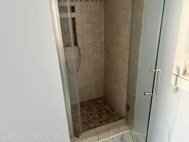 Building Photo - 1108 N Abington Rd