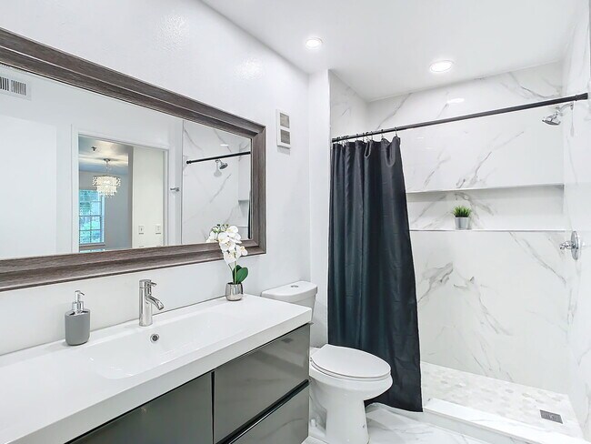 Building Photo - Westpointe Boulevard, Orlando, FL 32835 - 1 BR 1 BA condo