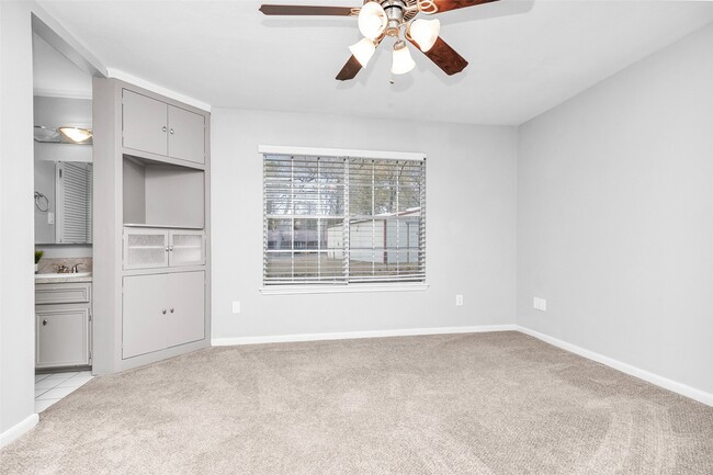 Building Photo - 20984 White Oak Ln