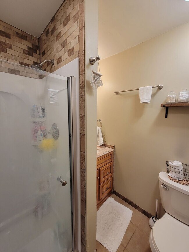 Building Photo - 604 W Seerley Blvd