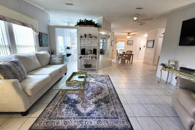 Building Photo - 8403 Delphinium Ct