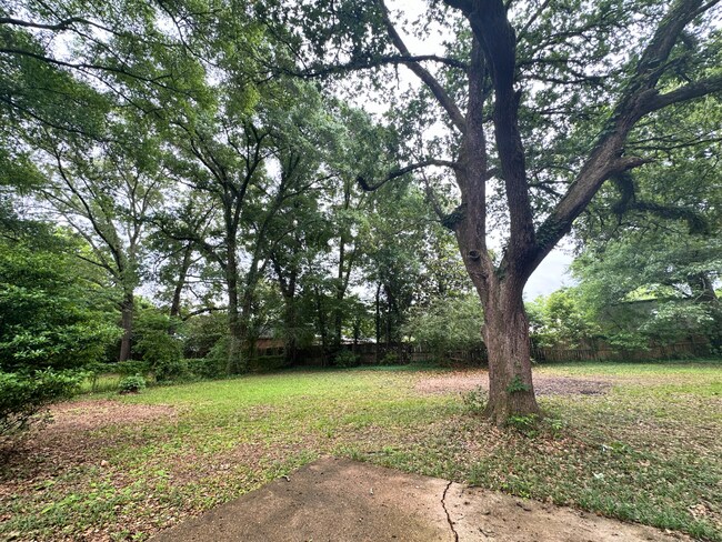 Building Photo - 4077 S Lancewood Dr