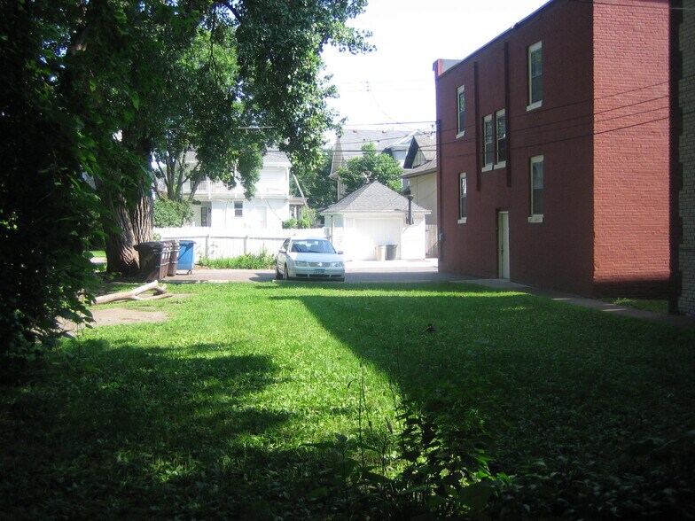 Building Photo - 93 N Milton St N