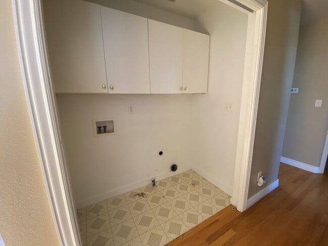 Building Photo - 322 N 50th Ave