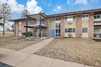 Building Photo - Adorable, Efficient, 1st floor 2 bedroom C...