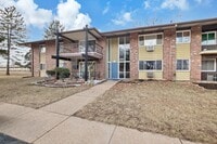 Building Photo - Adorable, Efficient, 1st floor 2 bedroom C...