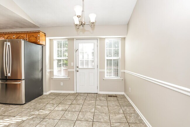 Building Photo - 1106 Lillian Ct