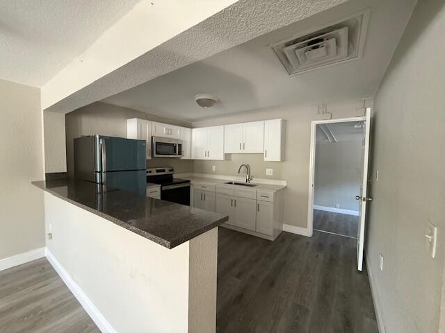 Building Photo - 400 Metcalf Ct