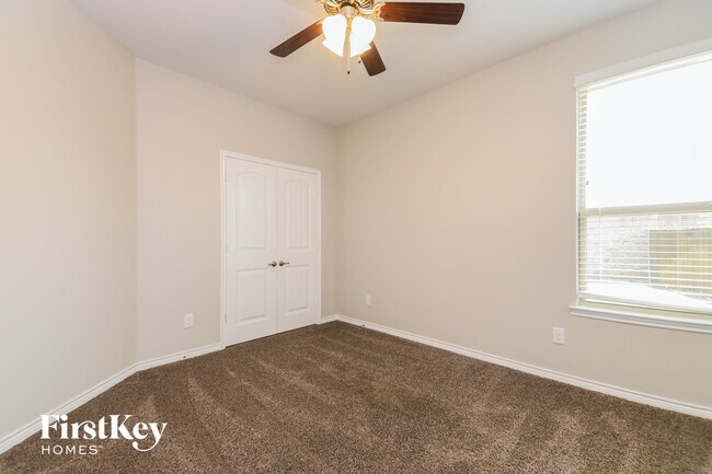 Building Photo - 105 Gentle Cir Way
