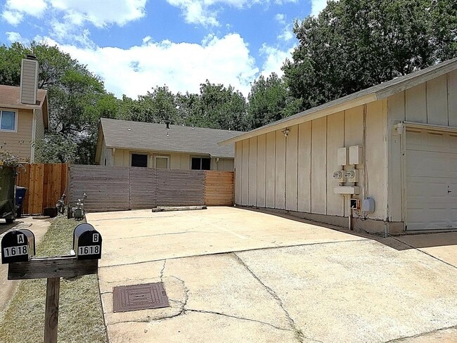 Building Photo - 1620 W Braker Ln