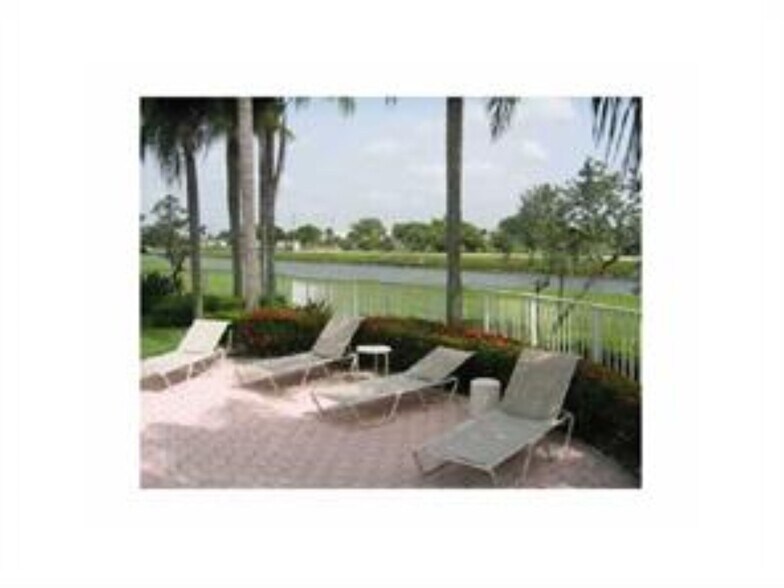 Building Photo - 2880 N Oakland Forest Dr