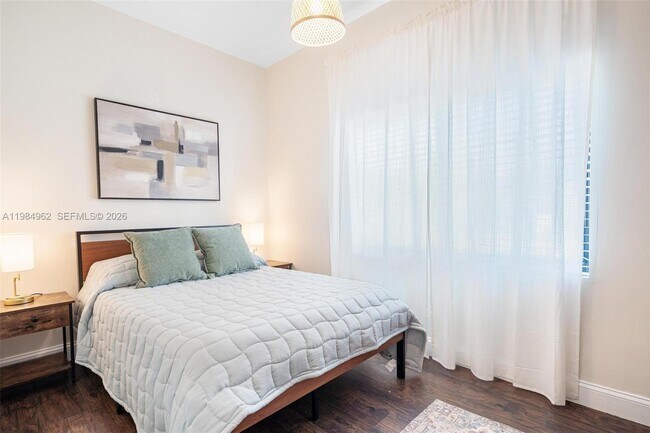 Building Photo - 920 SW 9th St