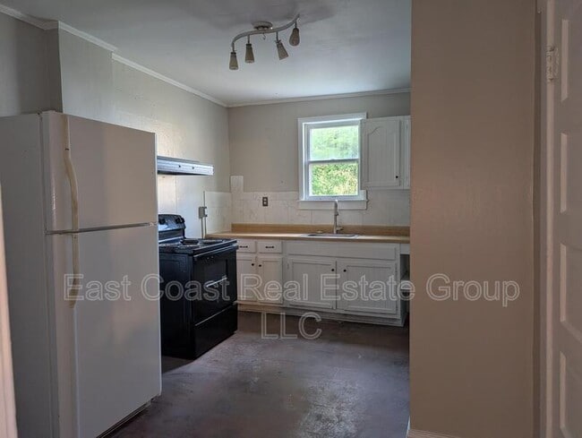 Building Photo - 304 1/2 W Martin St