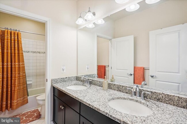 Building Photo - 14025 Godwit St