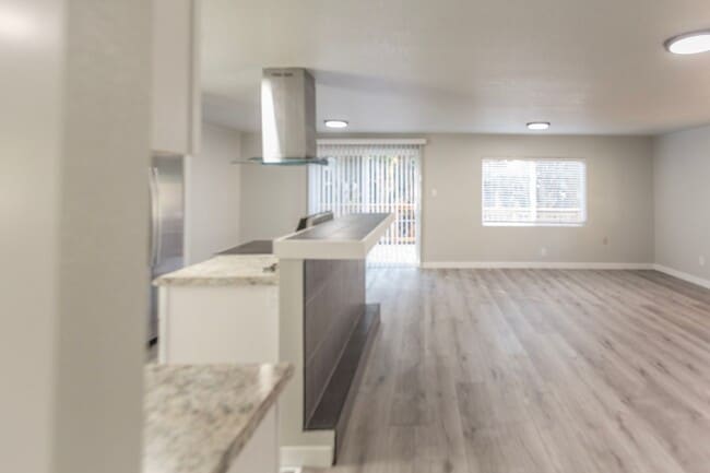 Primary Photo - 3 Bedroom 2 Bath NE Salem home is availabl...