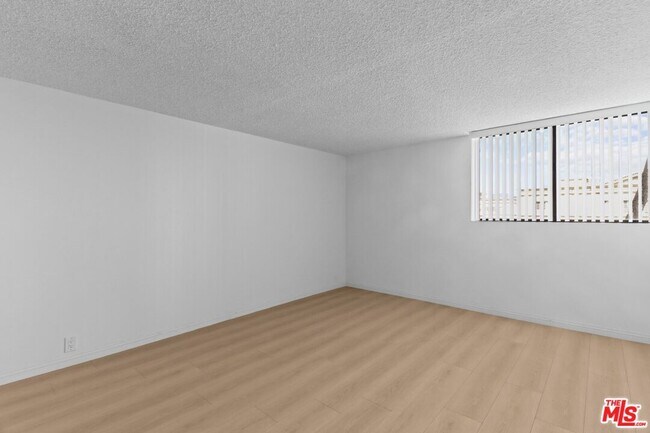 Building Photo - 10535 Wilshire Blvd