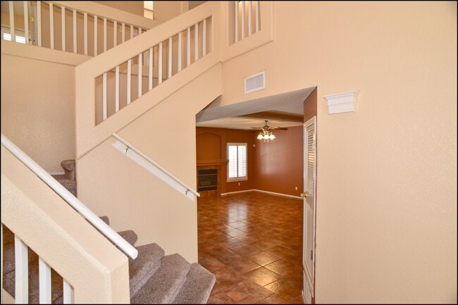 Building Photo - 2041 Shadow Ridge Dr