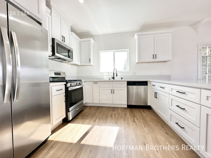 Building Photo - 2837 S Bronson Ave