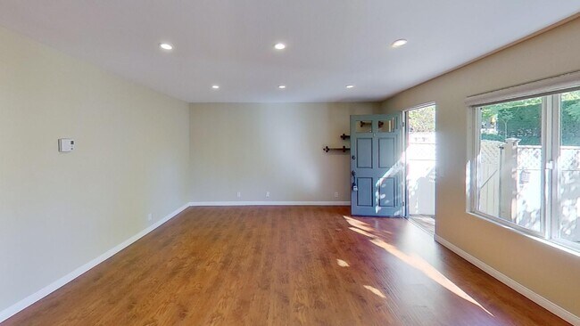 Building Photo - 3914 Via Lucero