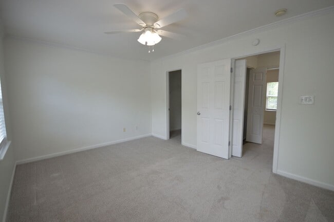 Building Photo - 404 Hanson Rd