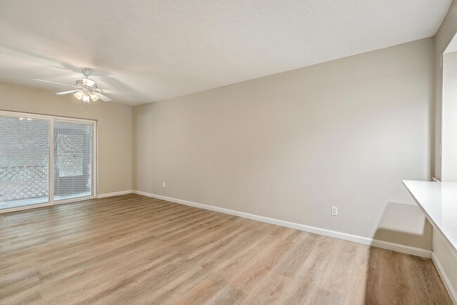 Building Photo - 2162 Bees Ferry Rd