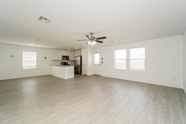 Building Photo - 2412 Lake Hls