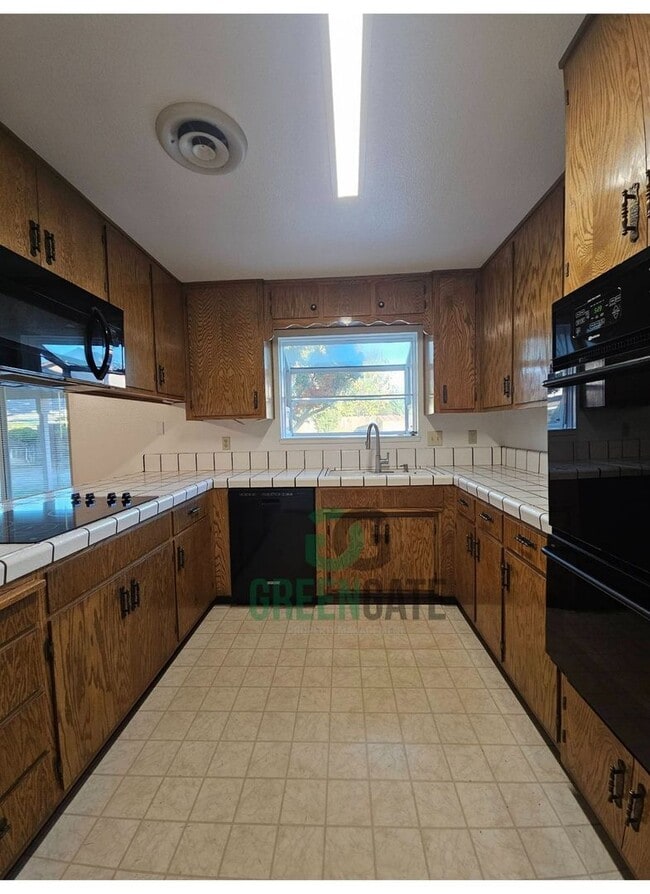 Building Photo - Beautiful 3 BEDROOM 2 BATH HOME IN MODESTO...