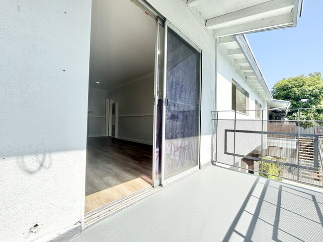 Building Photo - 6337 Whitsett Ave