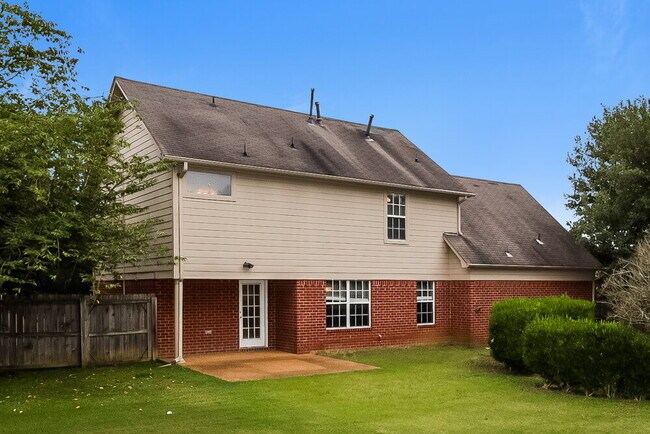 Building Photo - 11667 Millwind Dr
