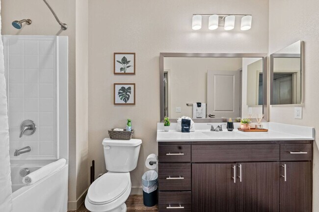 Building Photo - 711 W Broadway Rd