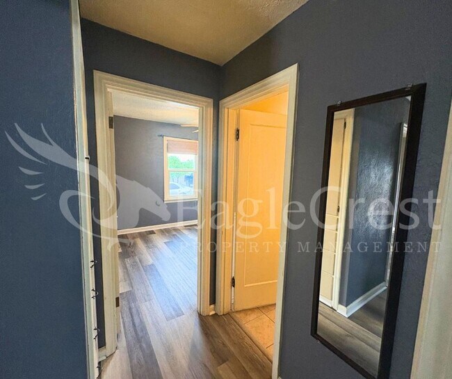 Building Photo - 127SW6