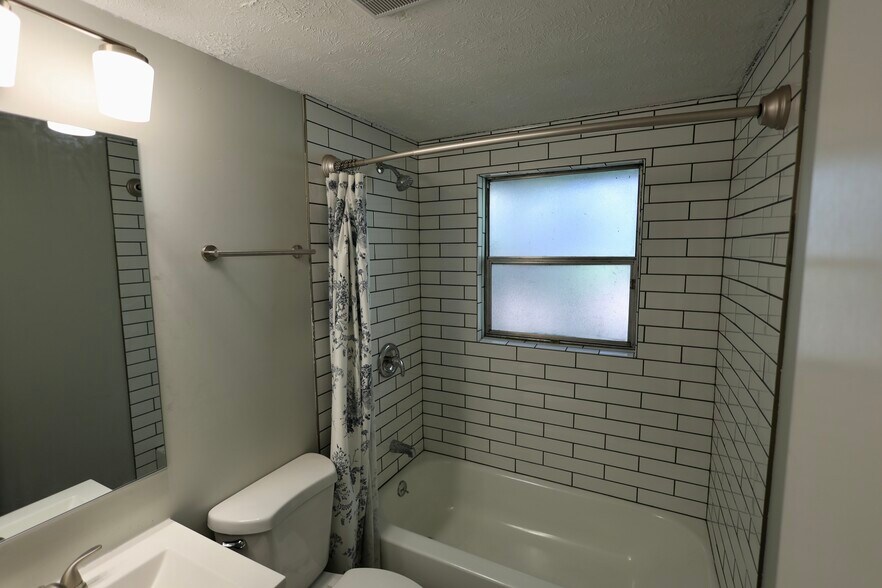 Building Photo - 617 Crill Ave