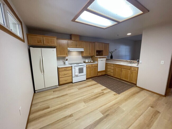 Building Photo - 851 Pavilion Pl