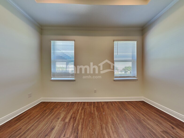 Building Photo - 27581 St Andrews Ave