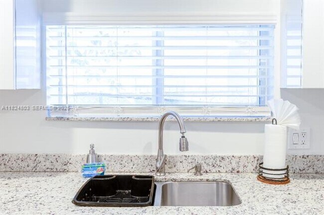 Building Photo - 1836 NW 16th Terrace