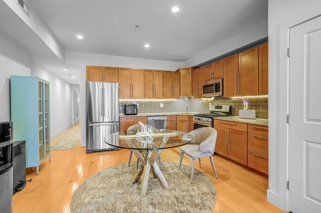 Building Photo - 816 Kennedy St NW