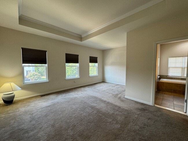 Building Photo - Luxurious 3 Bed 2.5 Bath End-Unit Townhome...
