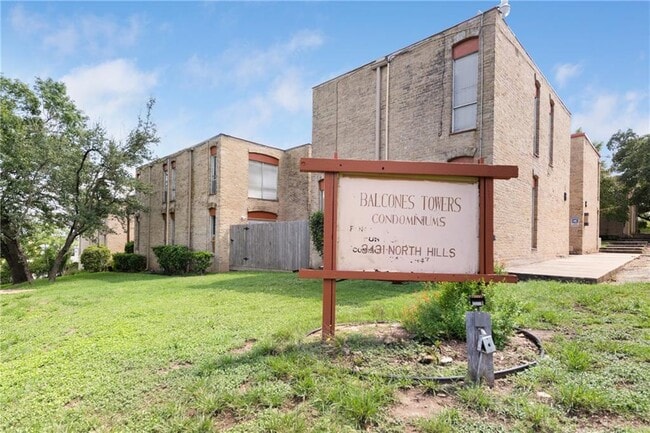 Building Photo - 3431 N Hills Dr