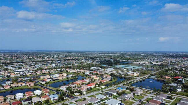 Building Photo - 2144 SW 19th Ave