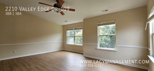Building Photo - 2210 Valley Edge Dr