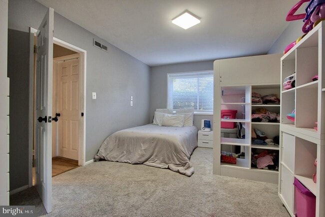 Building Photo - 10026 Fair Wds Dr