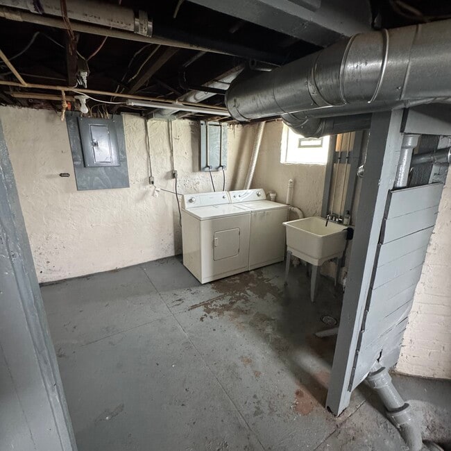 Building Photo - 610 Geyer St