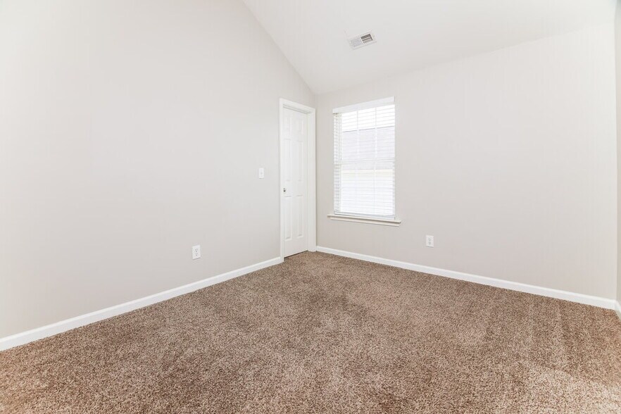 Building Photo - 2707 Brownlow Ct