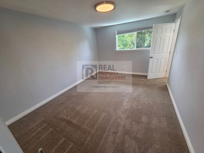 Building Photo - Recently remodeled 3 bedroom, 2.5 bath home